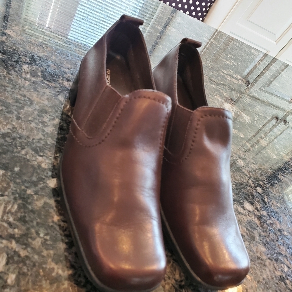 Easy Spirit Brown Leather loafers - Size 9W